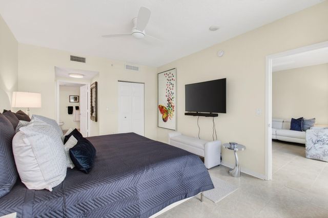 625 Casa Loma Boulevard 403, Boynton Beach, FL 33435