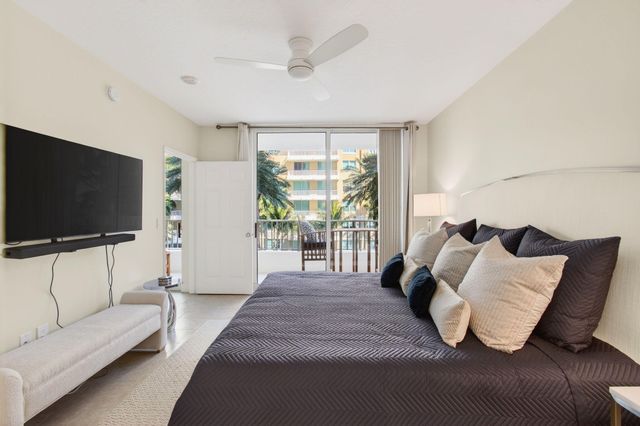 625 Casa Loma Boulevard 403, Boynton Beach, FL 33435