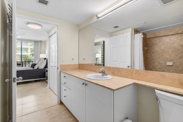 625 Casa Loma Boulevard 403, Boynton Beach, FL 33435