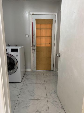 1011 Whitestone Lane, Houston, TX 77073