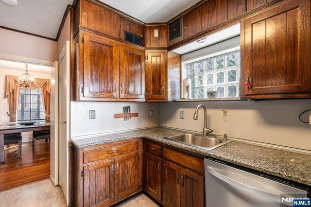 512 Fairidge Terrace, Teaneck, NJ 07666