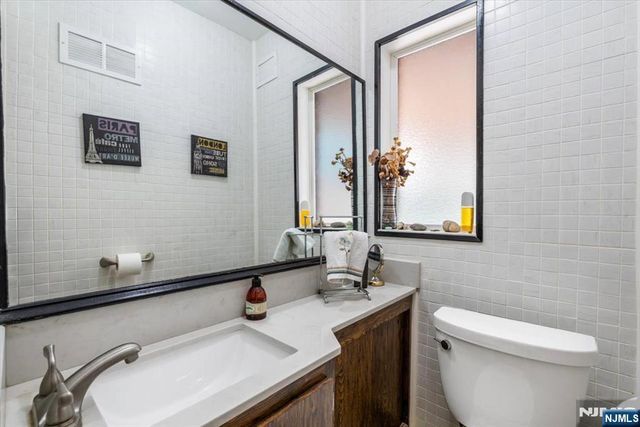 512 Fairidge Terrace, Teaneck, NJ 07666