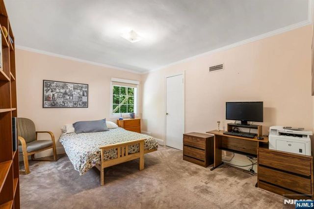 512 Fairidge Terrace, Teaneck, NJ 07666
