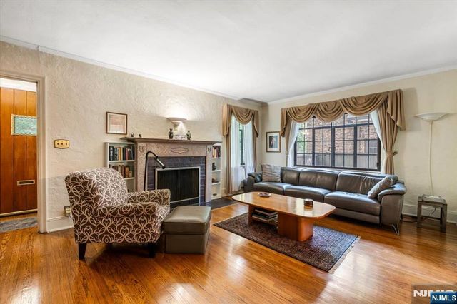 512 Fairidge Terrace, Teaneck, NJ 07666