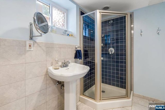 512 Fairidge Terrace, Teaneck, NJ 07666