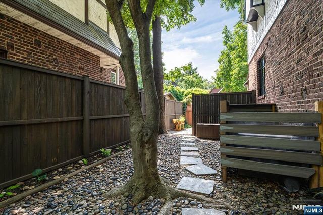 512 Fairidge Terrace, Teaneck, NJ 07666