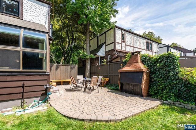 512 Fairidge Terrace, Teaneck, NJ 07666
