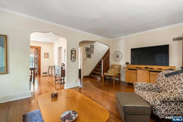 512 Fairidge Terrace, Teaneck, NJ 07666