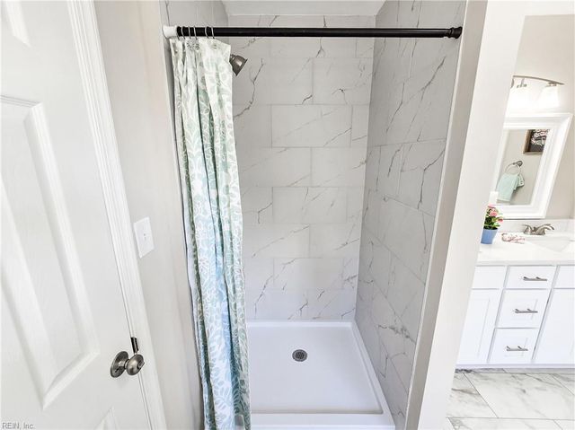 6114 Lenoir CIR, Norfolk, VA 23513