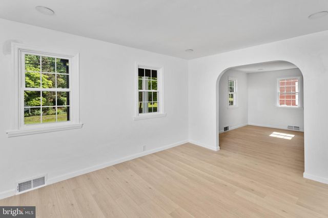 10 FRONT ST, Chesterfield, NJ 08515