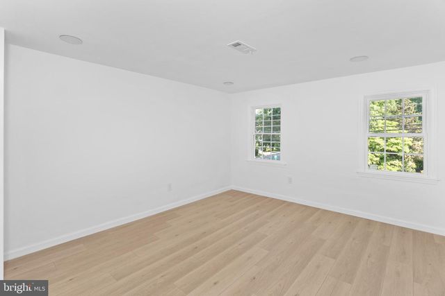 10 FRONT ST, Chesterfield, NJ 08515