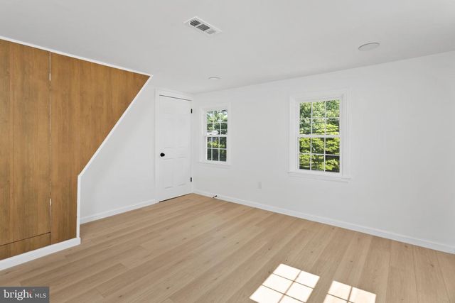 10 FRONT ST, Chesterfield, NJ 08515