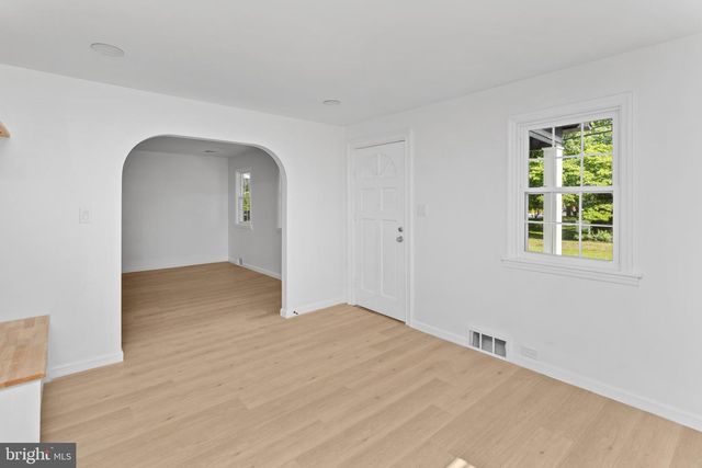 10 FRONT ST, Chesterfield, NJ 08515
