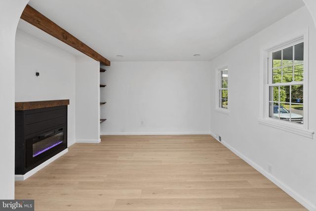10 FRONT ST, Chesterfield, NJ 08515
