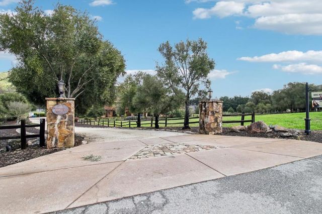 12220 Heritage, Gilroy, CA 95020