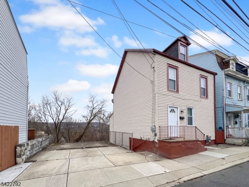 214 Washington St, Phillipsburg Town, NJ 08865