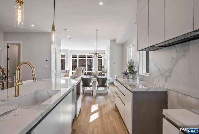 2447 Camner, Fort Lee, NJ 07024