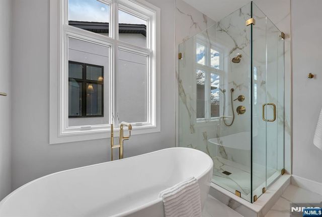 2447 Camner, Fort Lee, NJ 07024