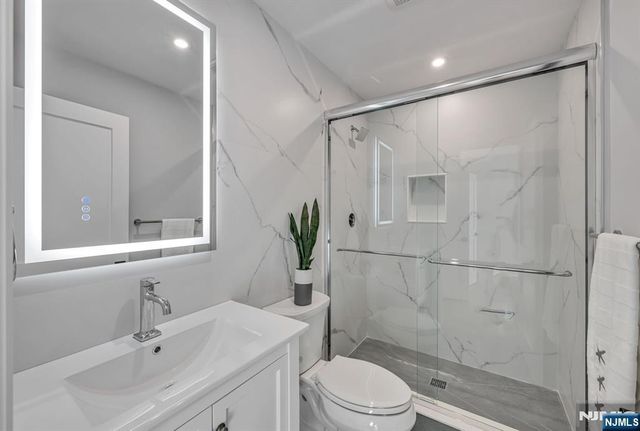 2447 Camner, Fort Lee, NJ 07024