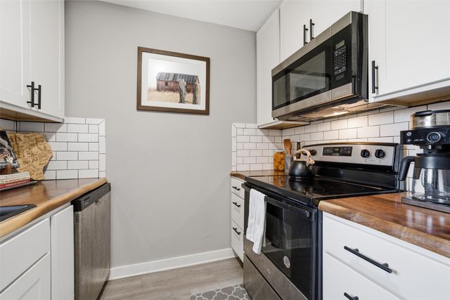 212 Queen Drive 208-212, Hewitt, TX 76643