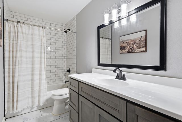 212 Queen Drive 208-212, Hewitt, TX 76643