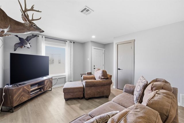 212 Queen Drive 208-212, Hewitt, TX 76643