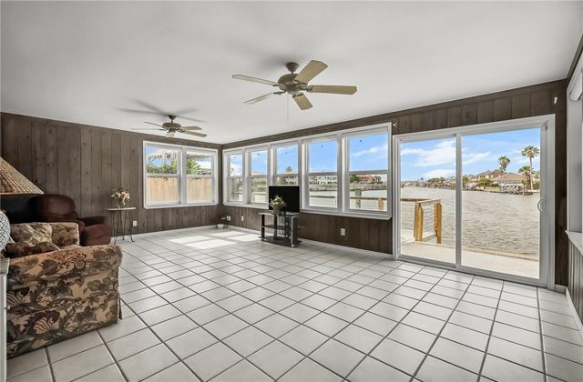 13765 EAGLESNEST BAY Dr, Corpus Christi, TX 78418