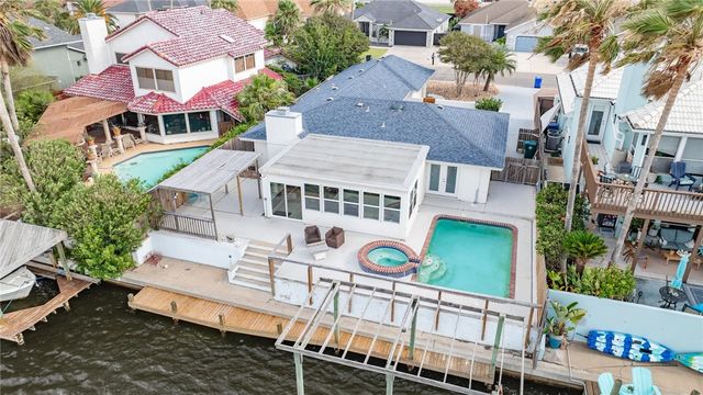 13765 EAGLESNEST BAY Dr, Corpus Christi, TX 78418