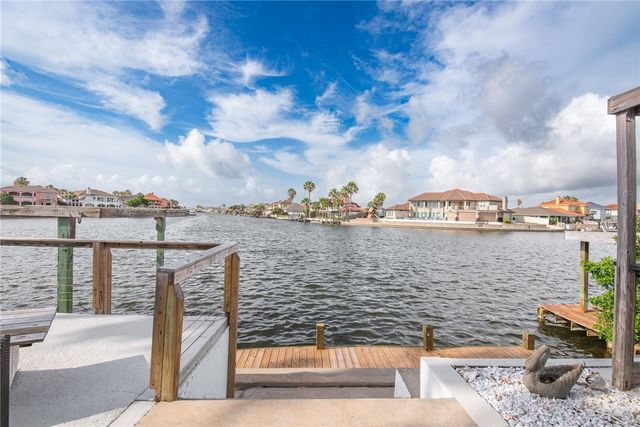 13765 EAGLESNEST BAY Dr, Corpus Christi, TX 78418