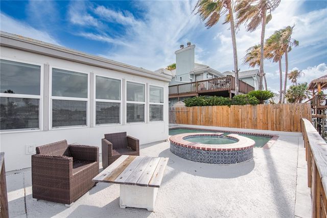 13765 EAGLESNEST BAY Dr, Corpus Christi, TX 78418