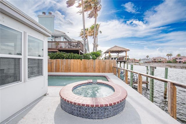 13765 EAGLESNEST BAY Dr, Corpus Christi, TX 78418