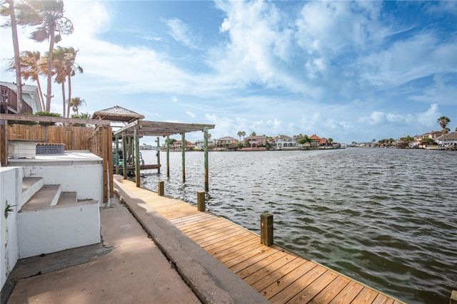 13765 EAGLESNEST BAY Dr, Corpus Christi, TX 78418