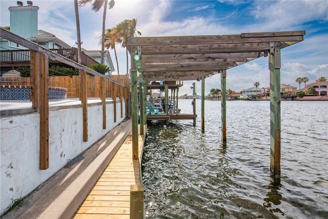 13765 EAGLESNEST BAY Dr, Corpus Christi, TX 78418