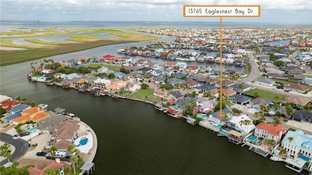 13765 EAGLESNEST BAY Dr, Corpus Christi, TX 78418