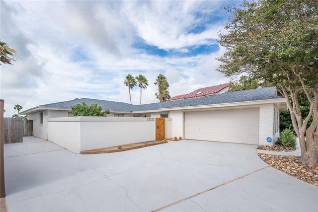 13765 EAGLESNEST BAY Dr, Corpus Christi, TX 78418