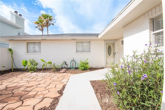 13765 EAGLESNEST BAY Dr, Corpus Christi, TX 78418