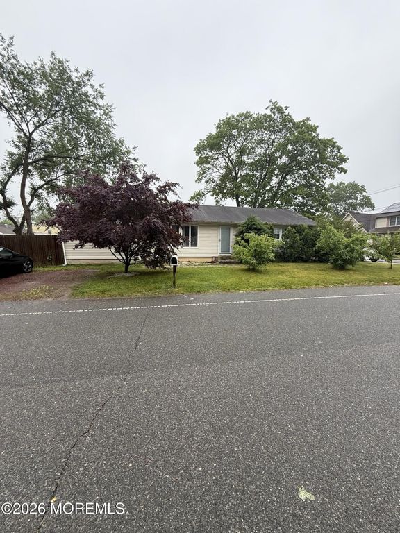 49 Elm Street, Beachwood, NJ 08722