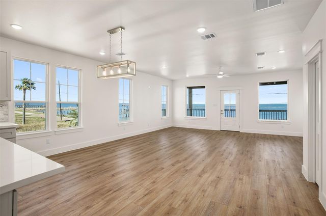 2211 Avenue A, San Leon, TX 77539