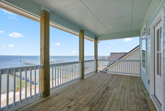 2211 Avenue A, San Leon, TX 77539