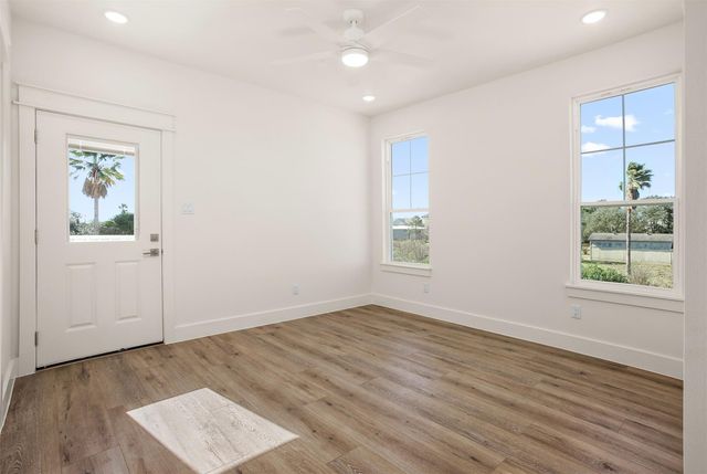 2211 Avenue A, San Leon, TX 77539