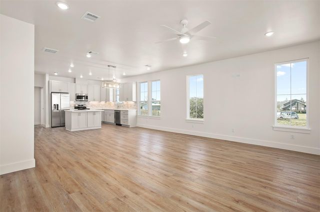 2211 Avenue A, San Leon, TX 77539