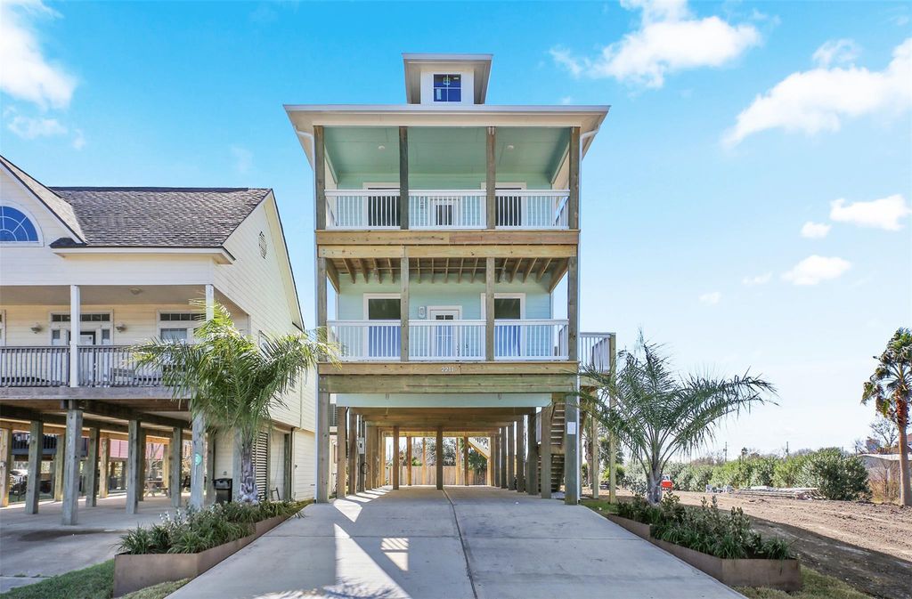 2211 Avenue A, San Leon, TX 77539