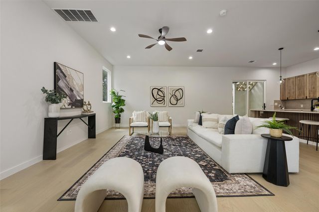 4324 Airport BLVD B, Austin, TX 78722