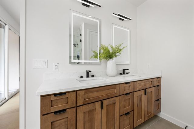 4324 Airport BLVD B, Austin, TX 78722