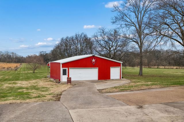 2755 Greens Mill Rd, Columbia, TN 38401