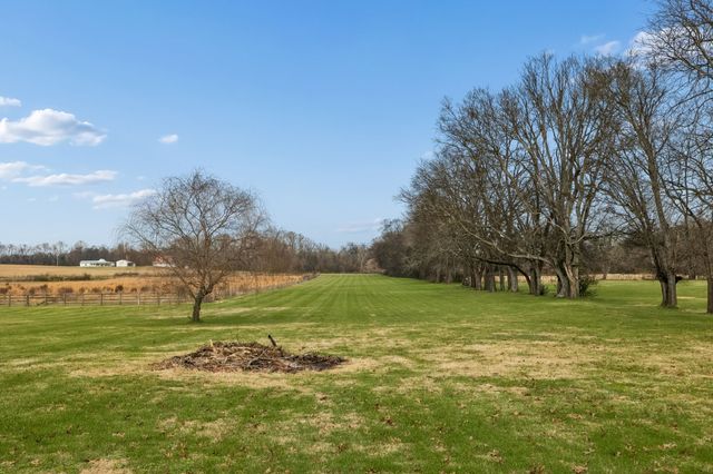 2755 Greens Mill Rd, Columbia, TN 38401