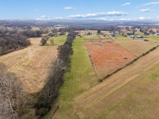 2755 Greens Mill Rd, Columbia, TN 38401