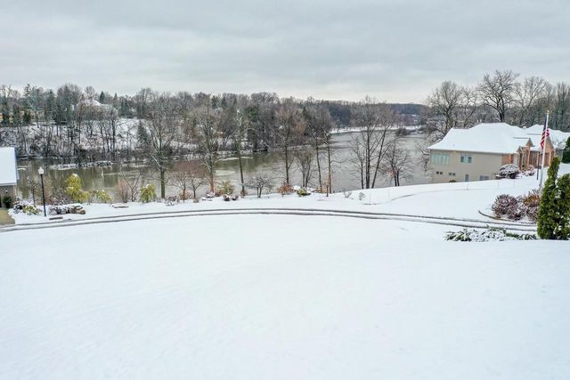 10 EMBREY COURT, Appleton, WI 54915