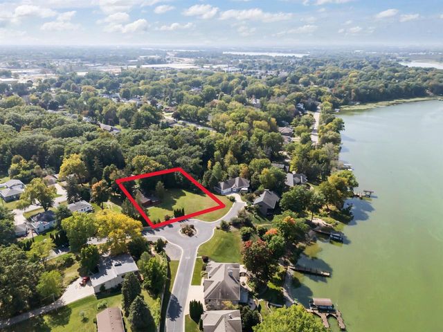 10 EMBREY COURT, Appleton, WI 54915