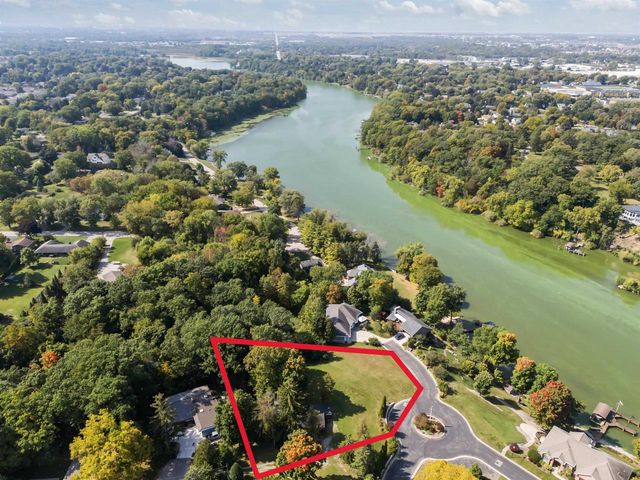 10 EMBREY COURT, Appleton, WI 54915